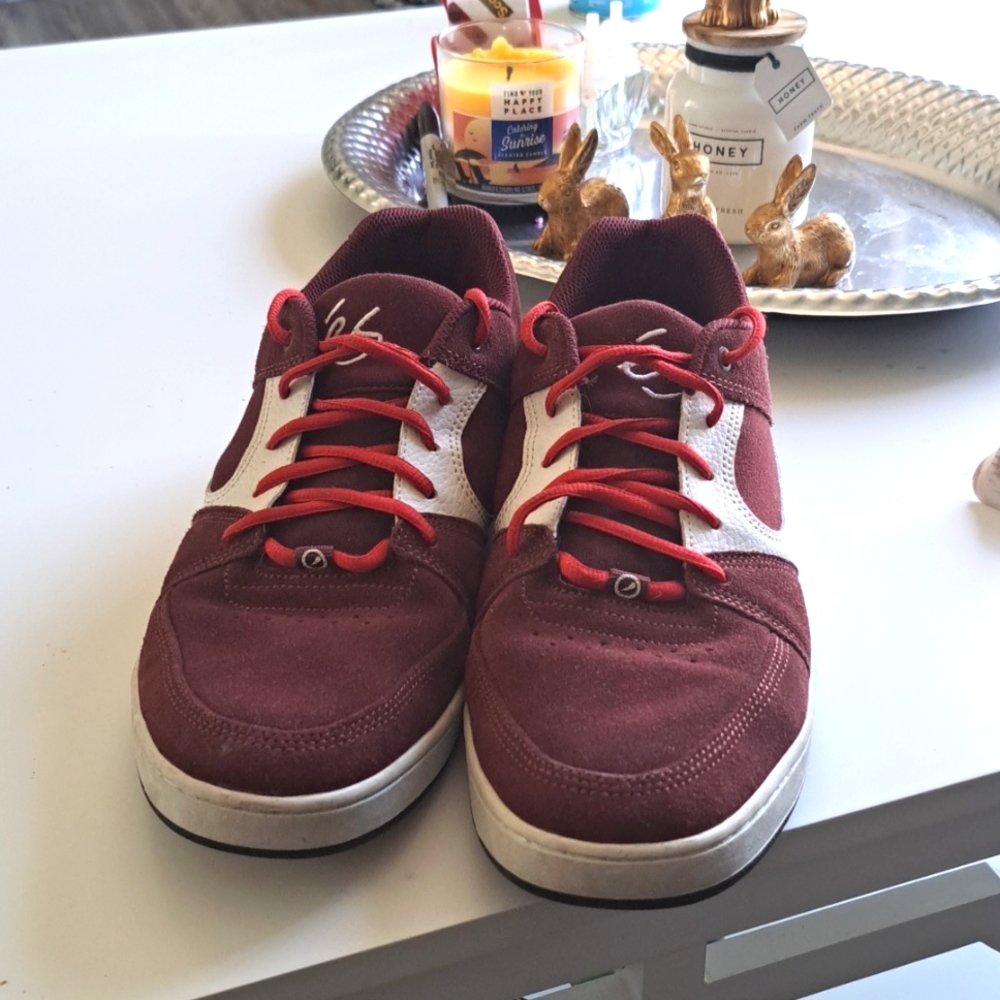 es' sneakers 12